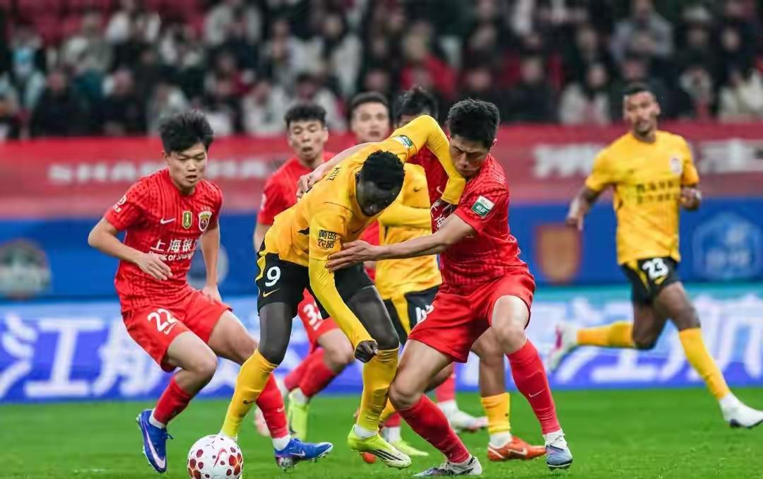 华体会赛事数据-低调！徐江盛赞山东泰山最有冠军相，球迷：嘴下留情，海港是冠军